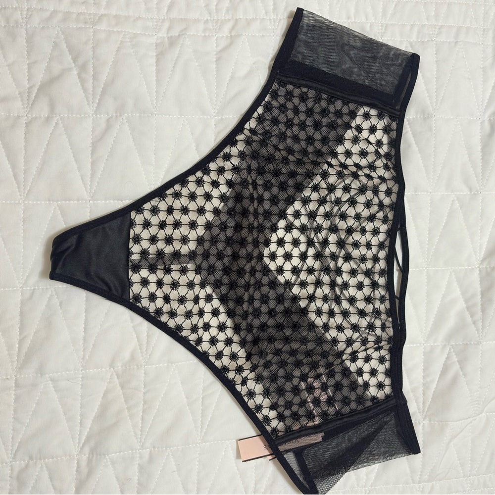 Victoria’s Secret Black High-Waist Thong with Spiderweb Lace Size M NWT